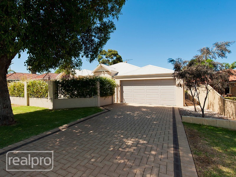 23 Bickley Crescent, Manning WA 6152