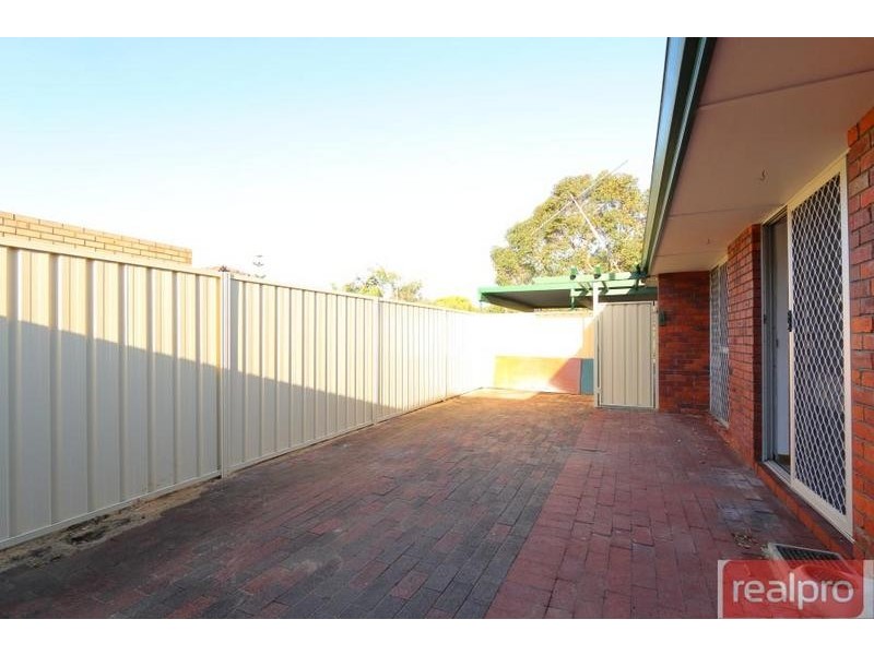 1/15 Edgecumbe Street, Como WA 6152