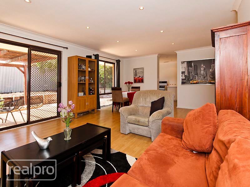 2/84 Clydesdale Street, Como WA 6152