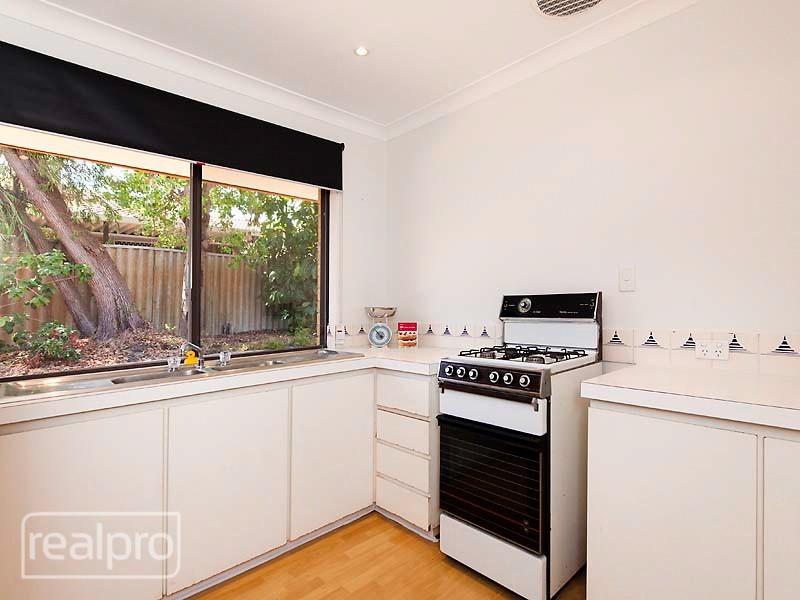 2/84 Clydesdale Street, Como WA 6152