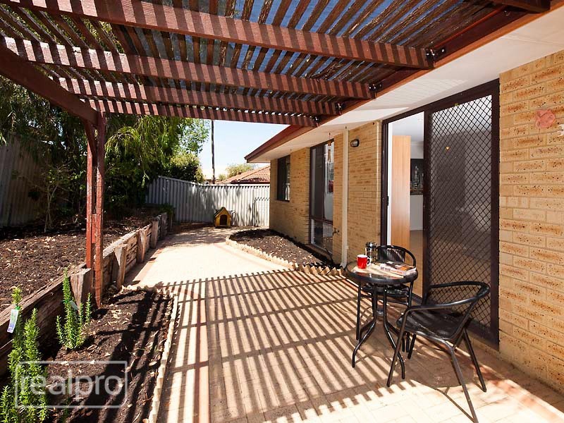 2/84 Clydesdale Street, Como WA 6152