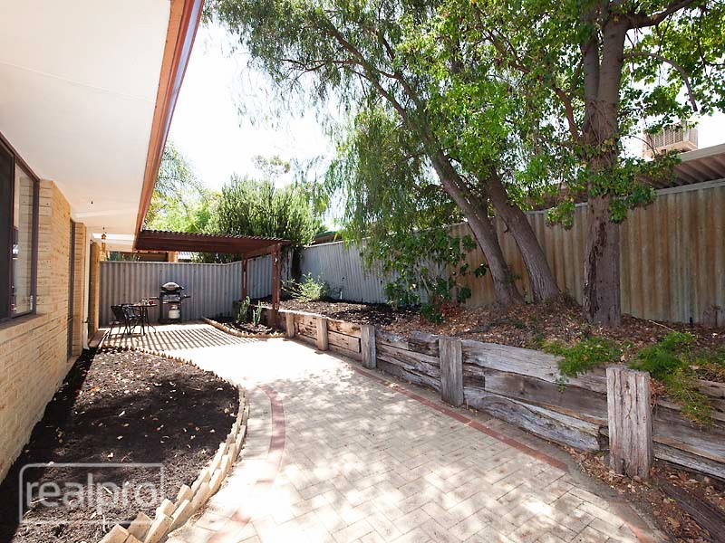 2/84 Clydesdale Street, Como WA 6152