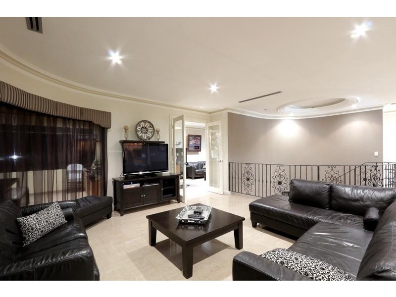 33 Howard Parade, Salter Point WA 6152