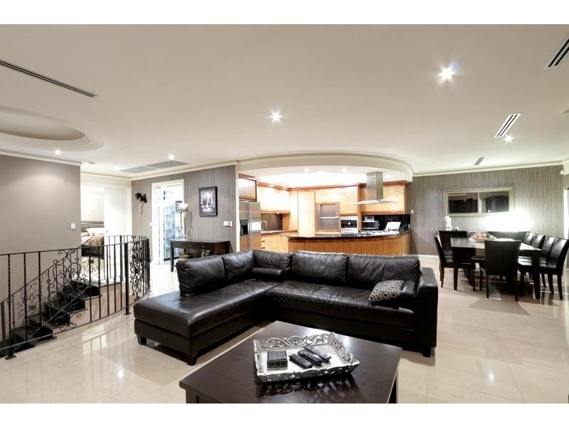 33 Howard Parade, Salter Point WA 6152