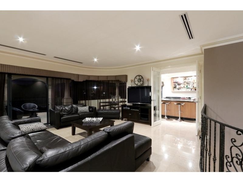 33 Howard Parade, Salter Point WA 6152