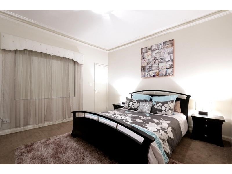 33 Howard Parade, Salter Point WA 6152