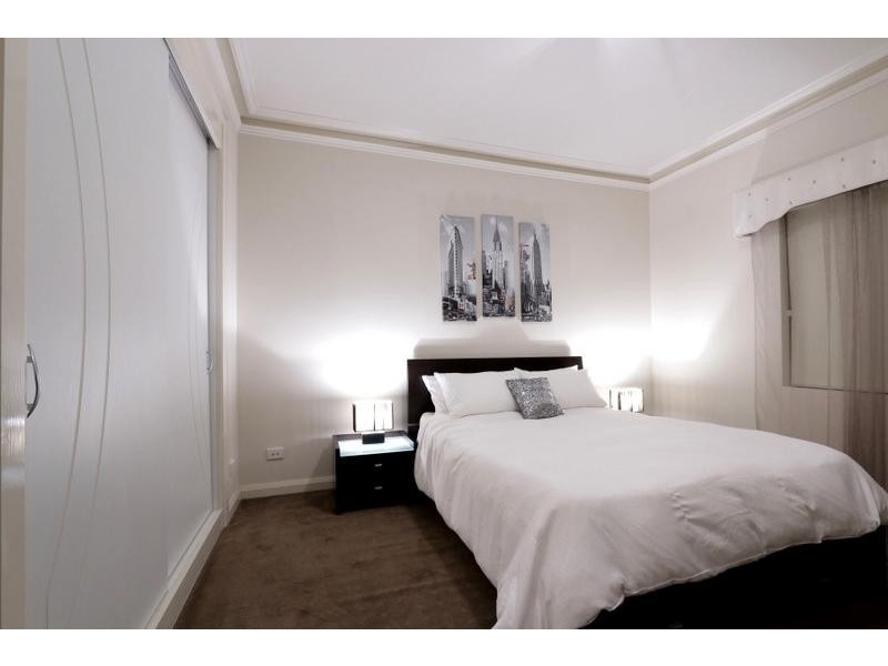 33 Howard Parade, Salter Point WA 6152