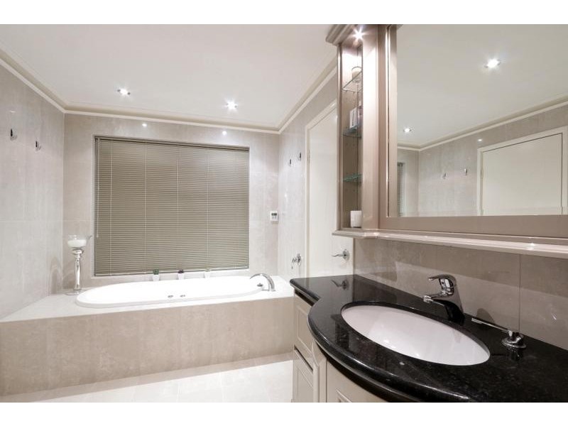 33 Howard Parade, Salter Point WA 6152
