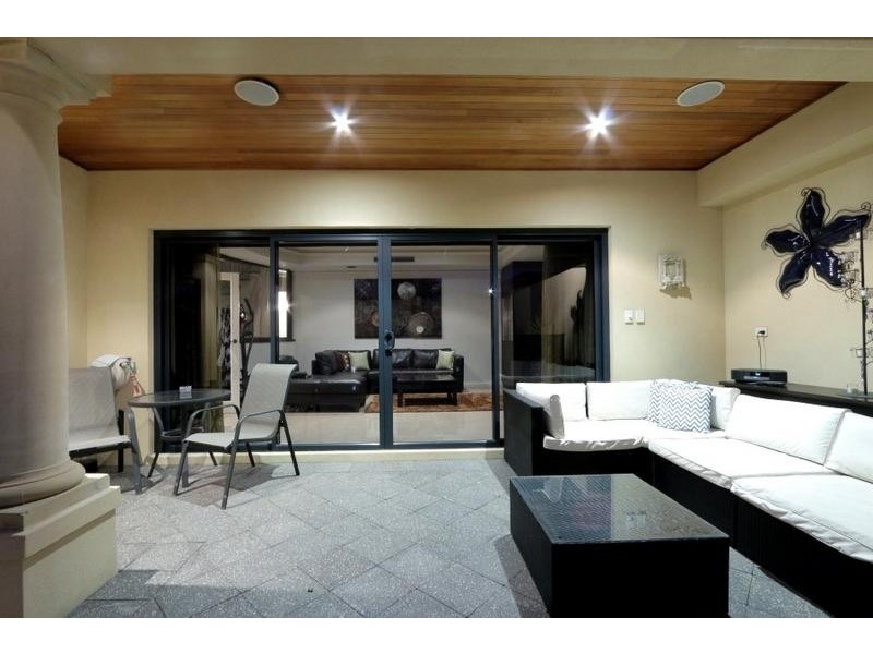 33 Howard Parade, Salter Point WA 6152