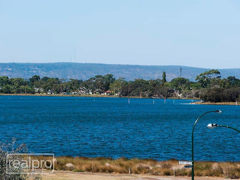 33 Howard Parade, Salter Point WA 6152