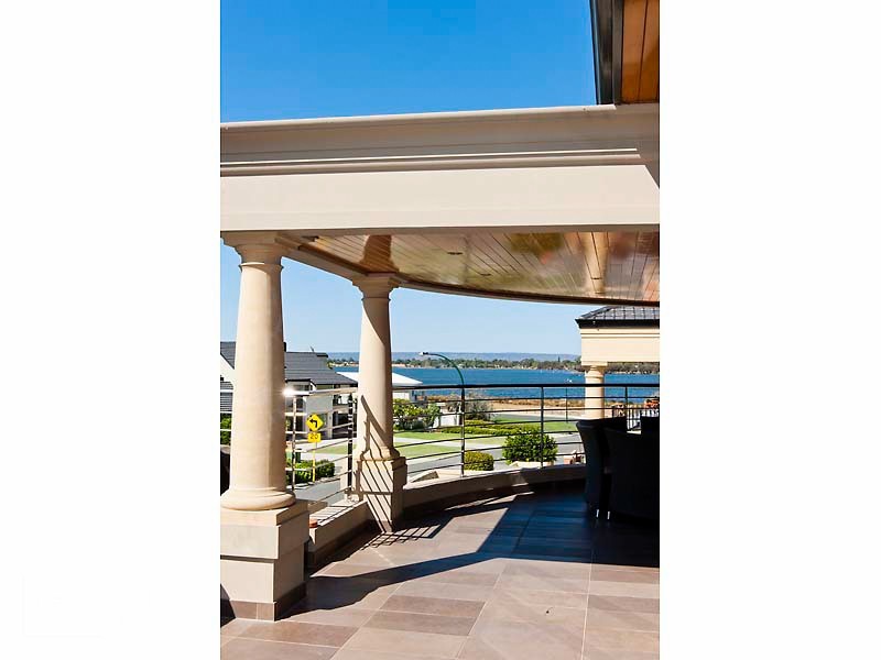 39 River Way, Salter Point WA 6152
