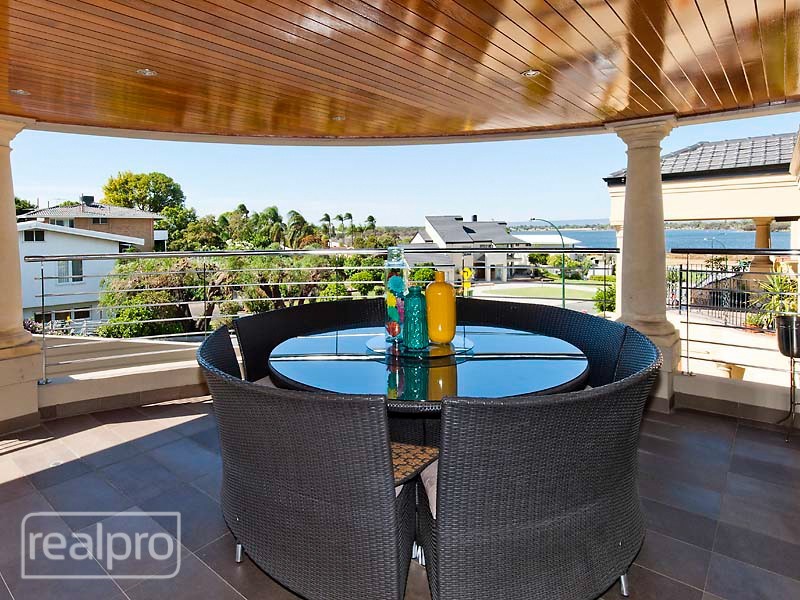39 River Way, Salter Point WA 6152