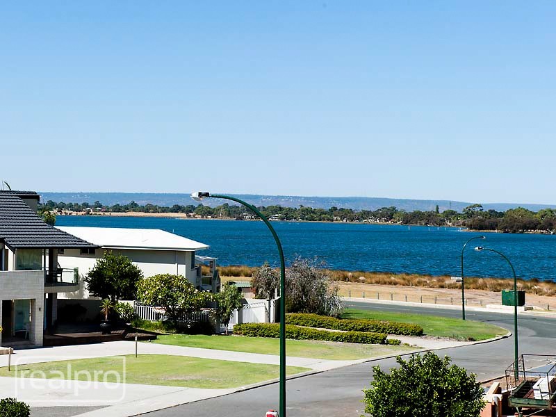 39 River Way, Salter Point WA 6152