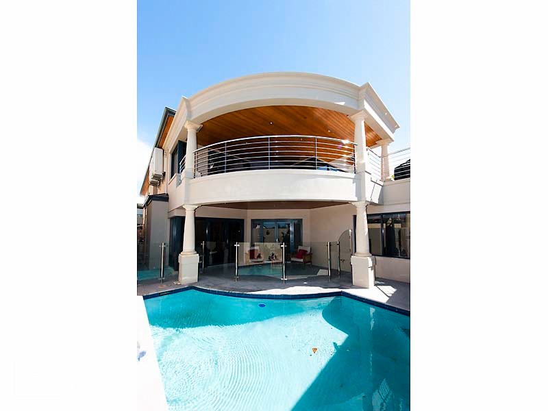 39 River Way, Salter Point WA 6152
