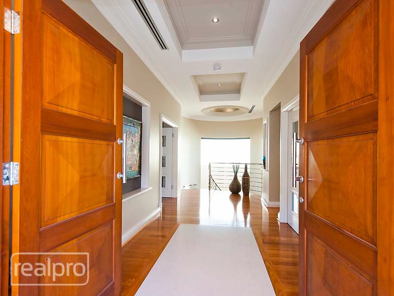39 River Way, Salter Point WA 6152
