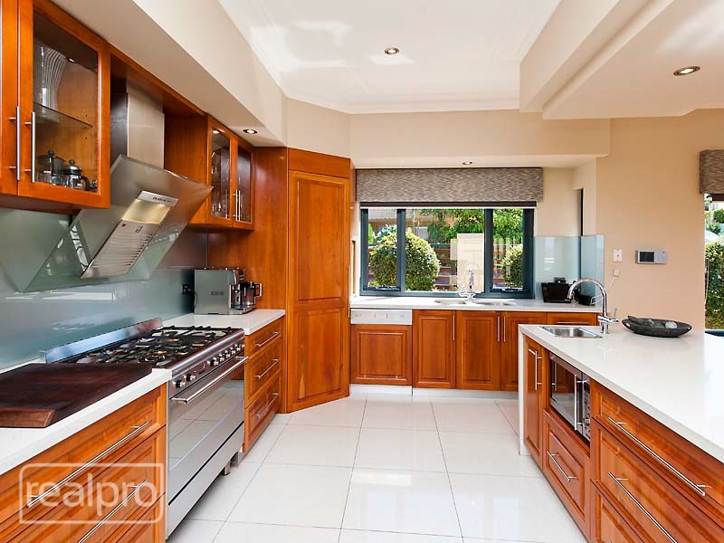 39 River Way, Salter Point WA 6152