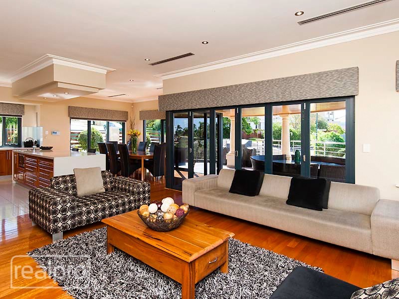 39 River Way, Salter Point WA 6152