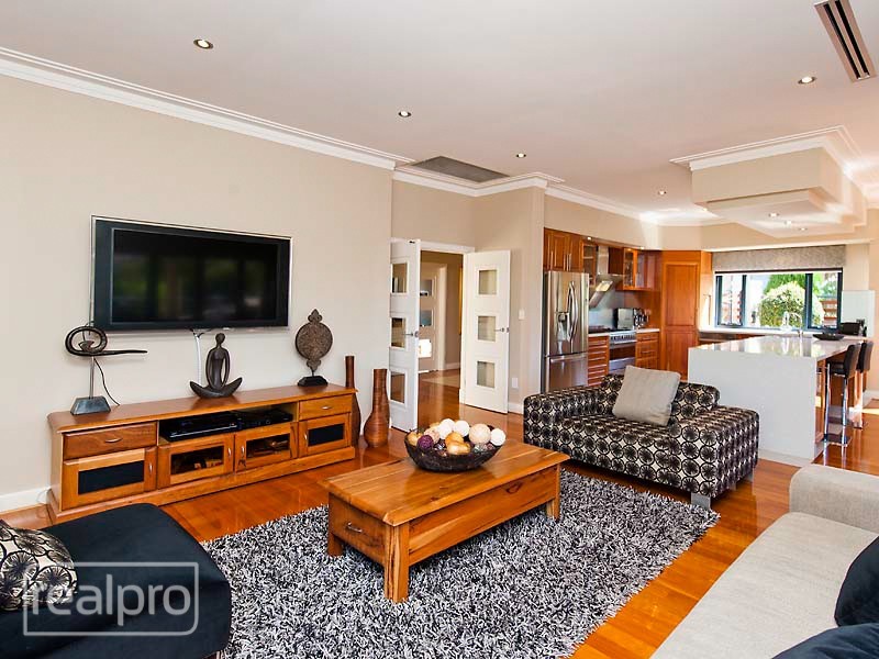 39 River Way, Salter Point WA 6152