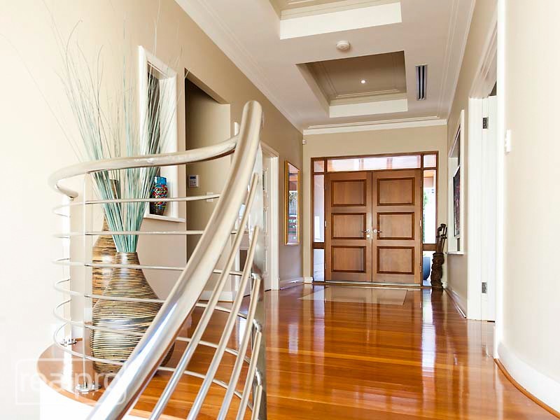 39 River Way, Salter Point WA 6152