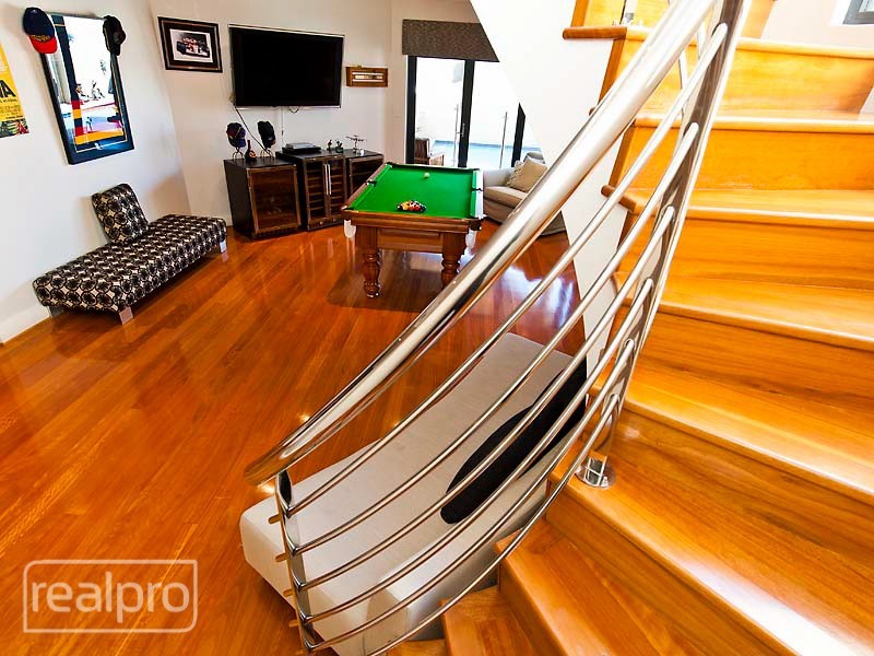 39 River Way, Salter Point WA 6152