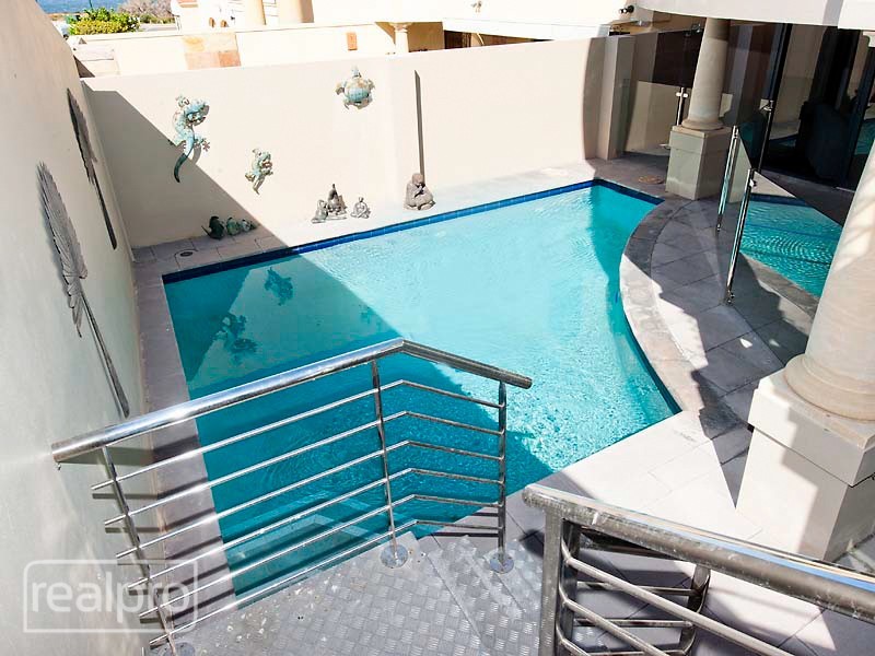 39 River Way, Salter Point WA 6152