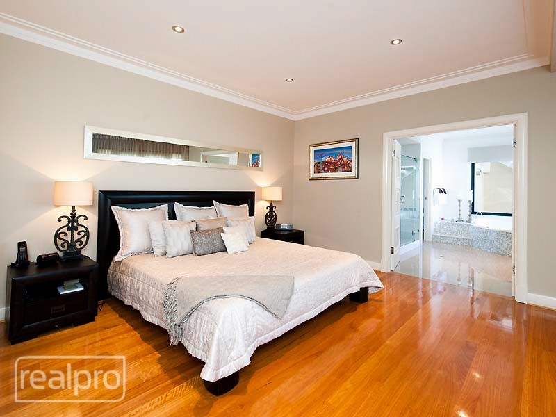 39 River Way, Salter Point WA 6152