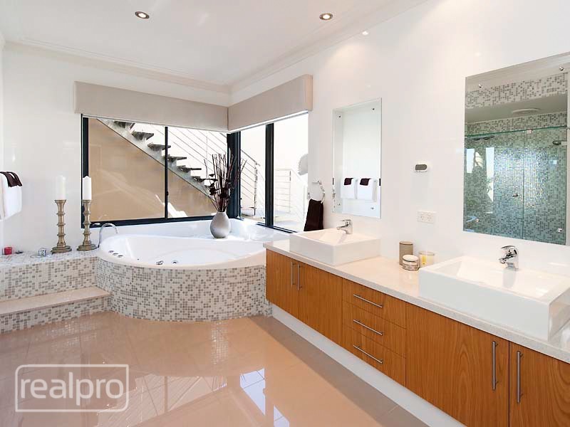 39 River Way, Salter Point WA 6152