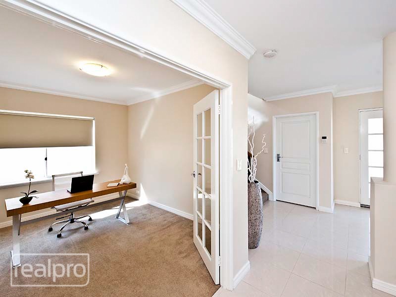 1/35 McDonald Street, Como WA 6152