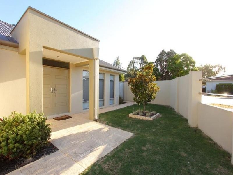 54 Canavan Crescent, Manning WA 6152