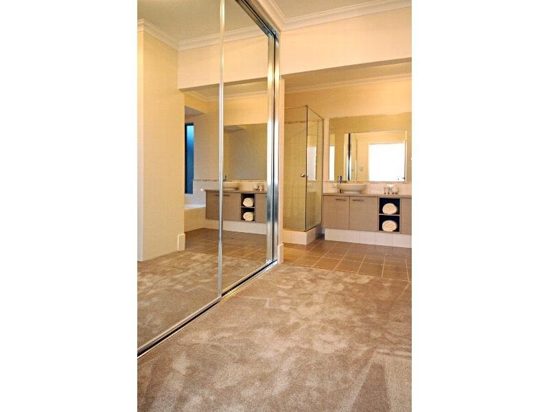 54 Canavan Crescent, Manning WA 6152