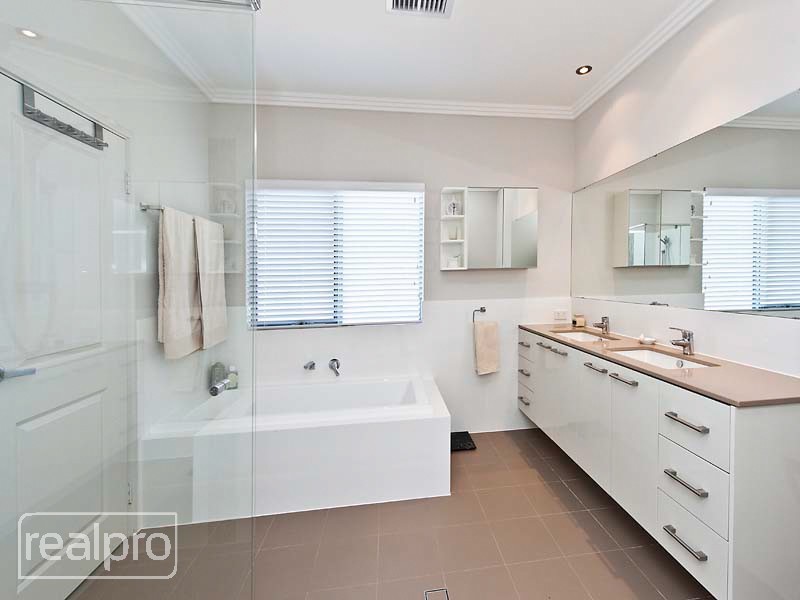 24A Hope Avenue, Manning WA 6152