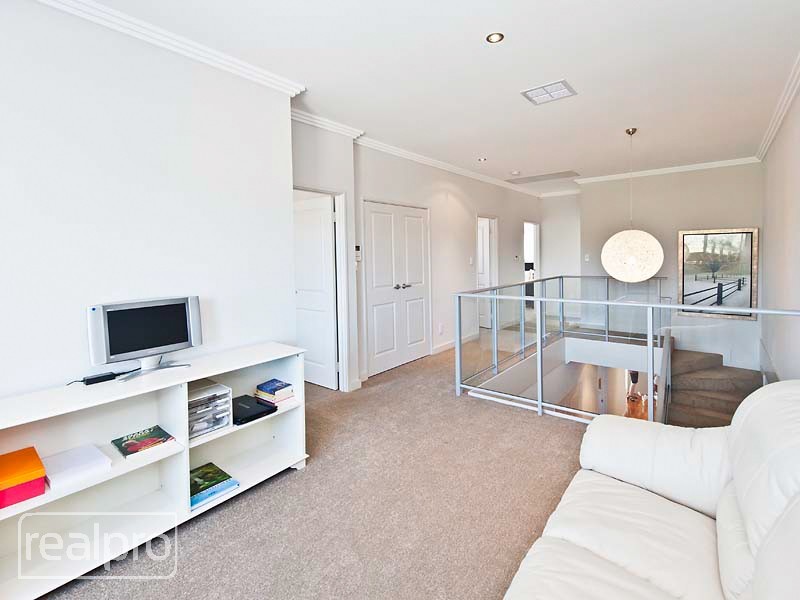 24A Hope Avenue, Manning WA 6152