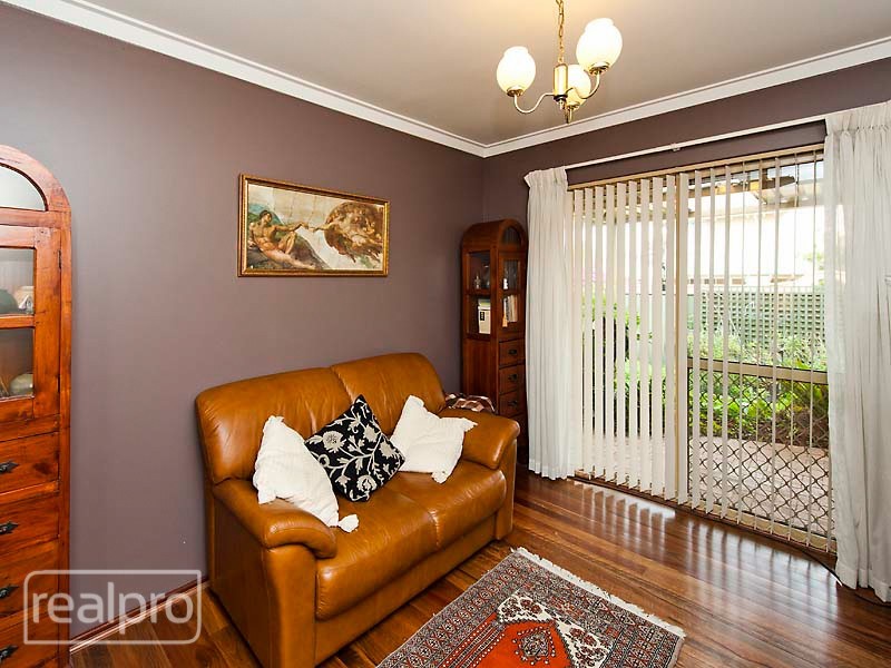 7B Unwin Crescent, Salter Point WA 6152
