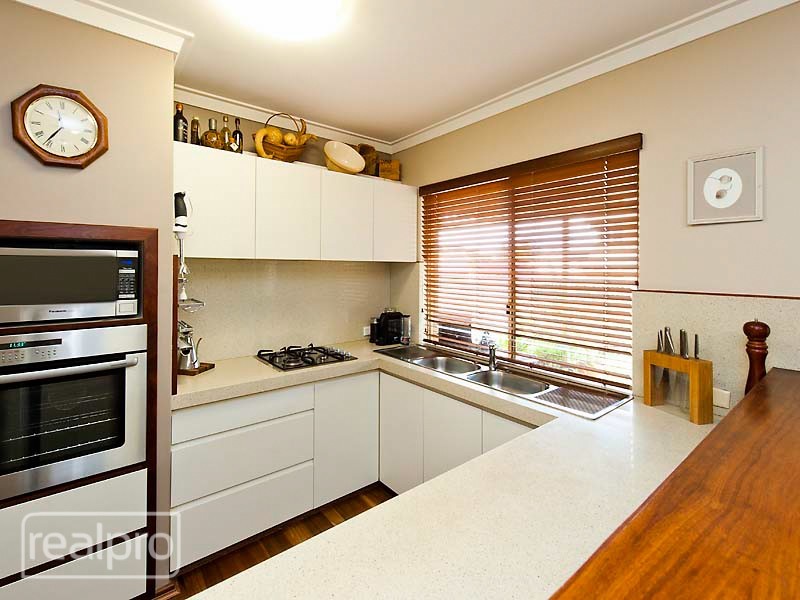7B Unwin Crescent, Salter Point WA 6152