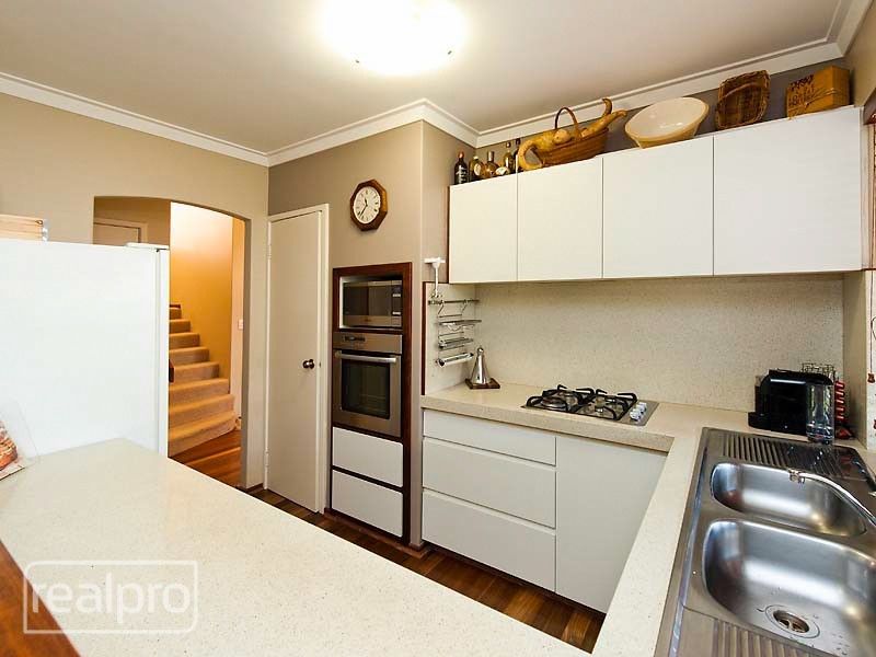 7B Unwin Crescent, Salter Point WA 6152