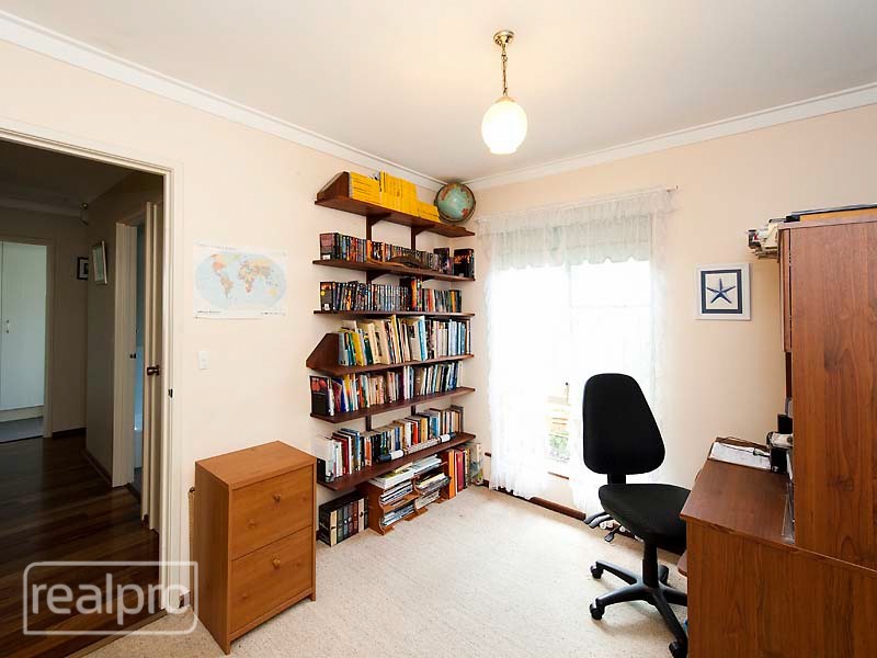 7B Unwin Crescent, Salter Point WA 6152