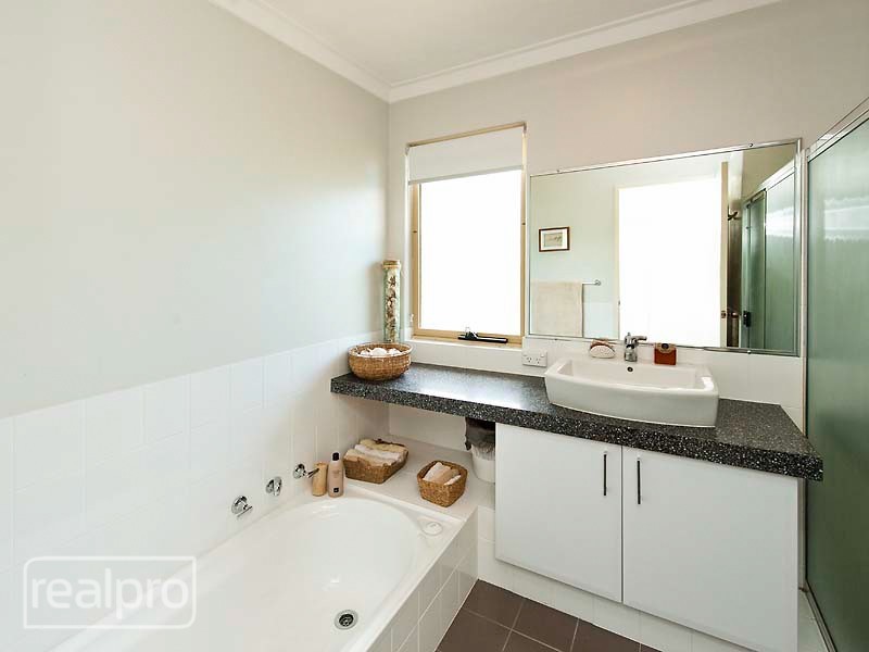 7B Unwin Crescent, Salter Point WA 6152