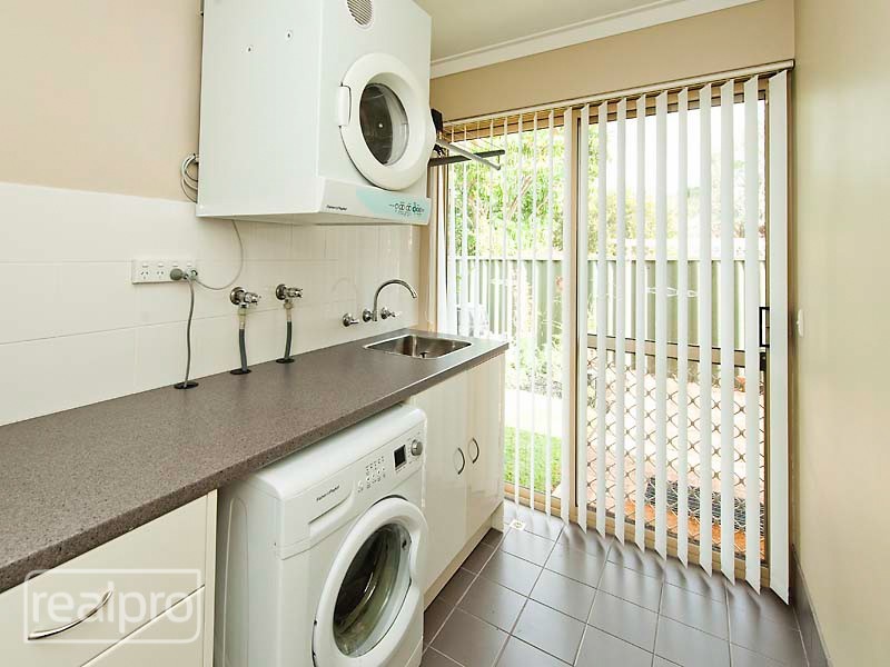 7B Unwin Crescent, Salter Point WA 6152