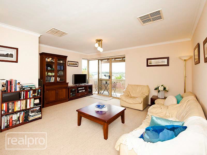 7B Unwin Crescent, Salter Point WA 6152