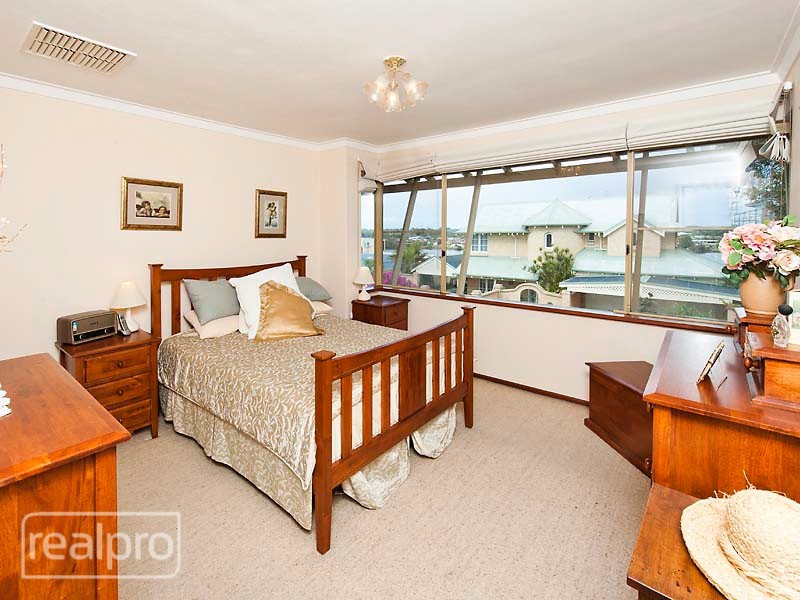 7B Unwin Crescent, Salter Point WA 6152