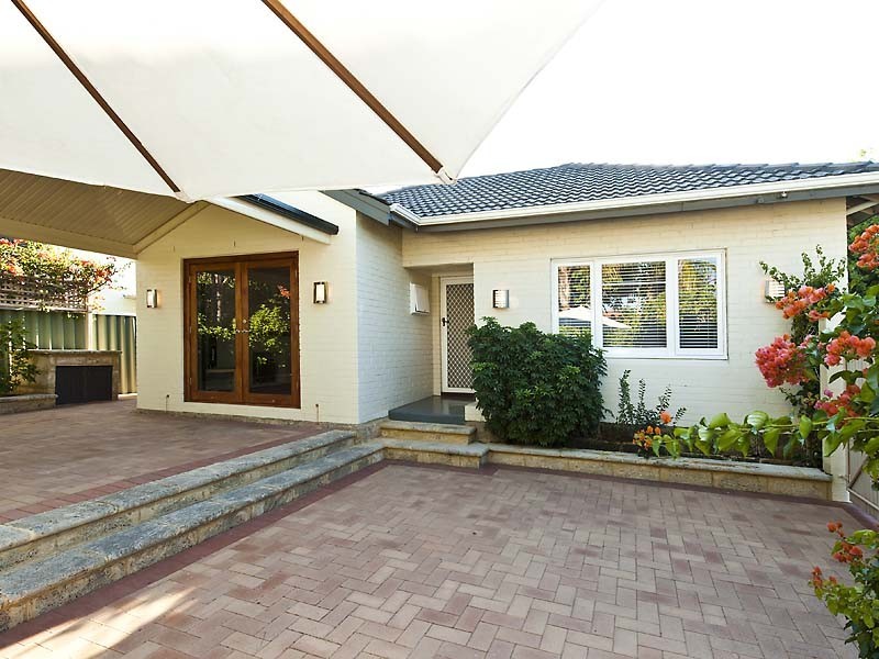 36A Bickley Crescent, Manning WA 6152