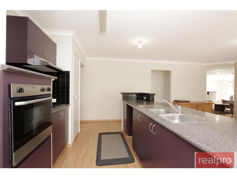 8 Dongara Way, South Lake WA 6164