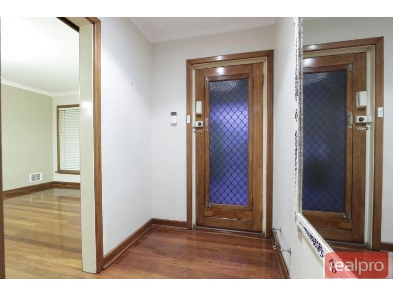 31 Wyndham Street, St James WA 6102