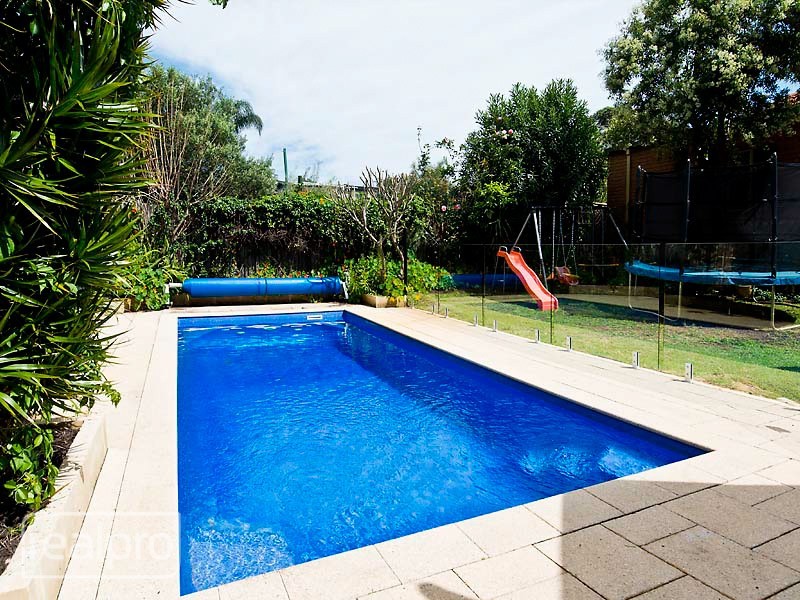 19 Hope Avenue, Salter Point WA 6152