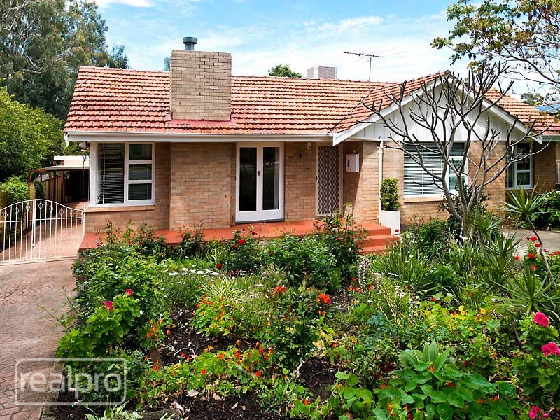 19 Hope Avenue, Salter Point WA 6152