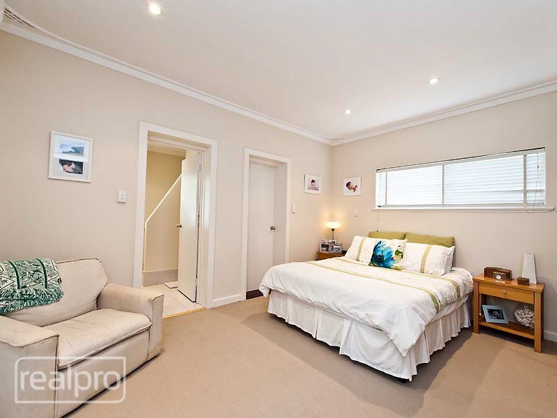 19 Hope Avenue, Salter Point WA 6152