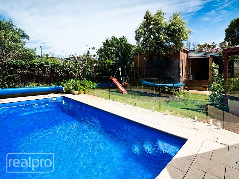 19 Hope Avenue, Salter Point WA 6152