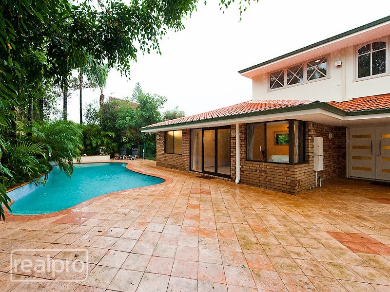 6B Thurles Court, Waterford WA 6152