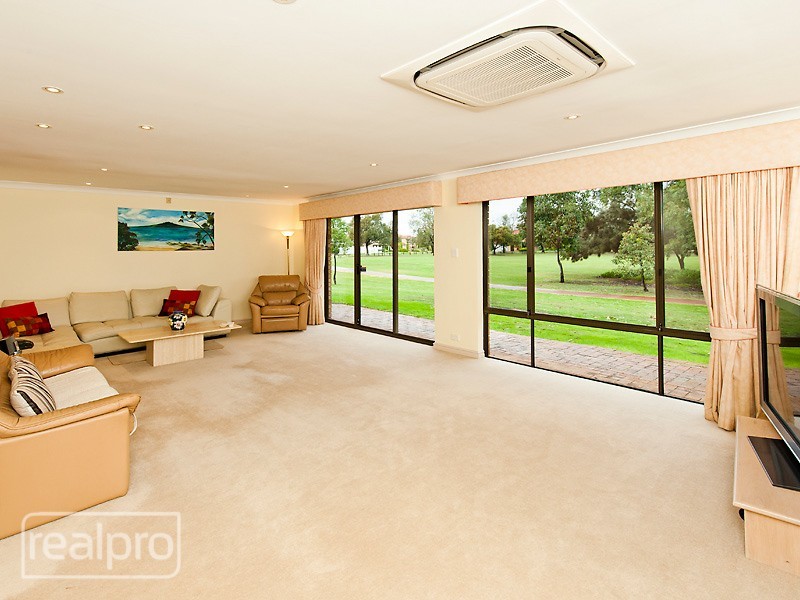 6B Thurles Court, Waterford WA 6152