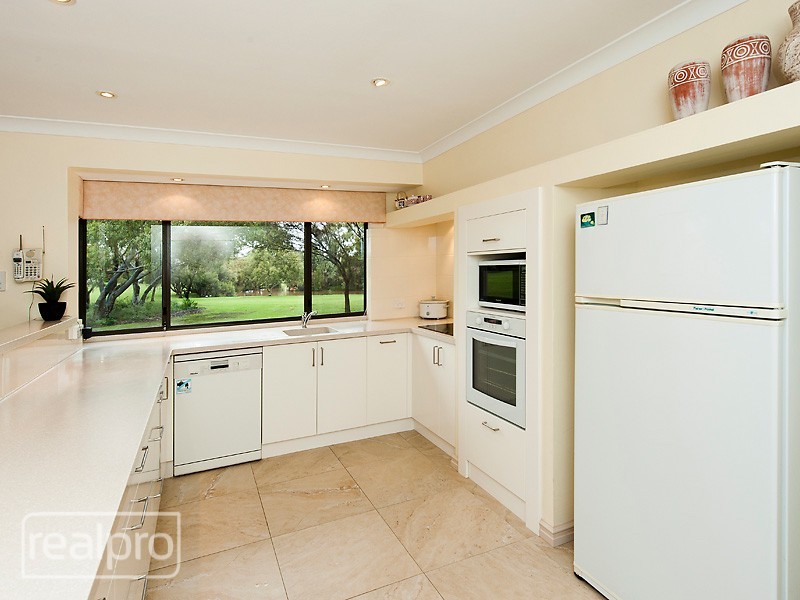 6B Thurles Court, Waterford WA 6152